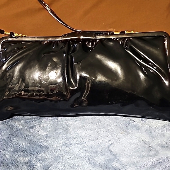 La Regale's Designer Vintage 60's Black Patent Leather Ande w/Bow Long Clutch - Picture 8 of 10